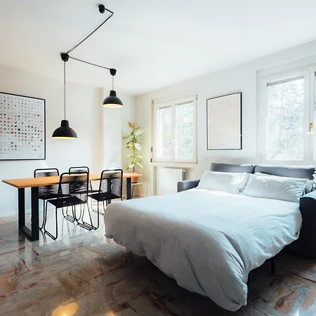 - Modern Apartment Lecco