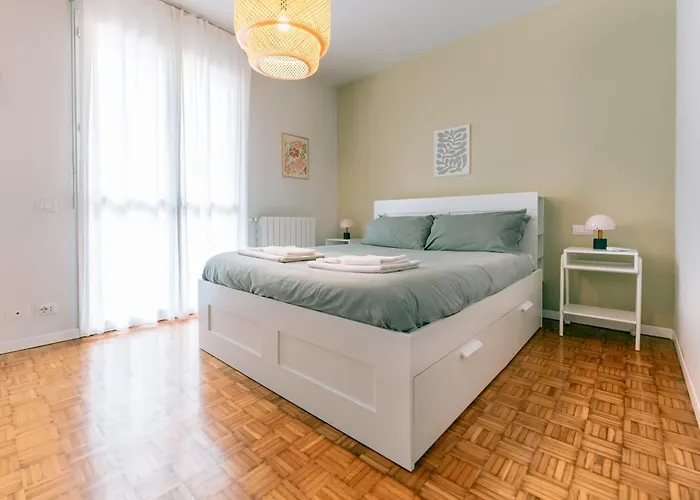 - Modern Lejlighed Lecco